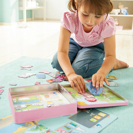 HABA puzzle magnetică Îmbrac-o pe Lilli, 4 fundaluri, 54 de magneți – fotografia produsului 2