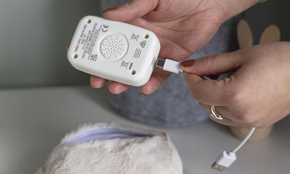 TOMMEE TIPPEE Sowa Ollie FELAKASZTHATÓ JÁTÉK zenélő dobozzal és sírásérzékelővel 15 cm