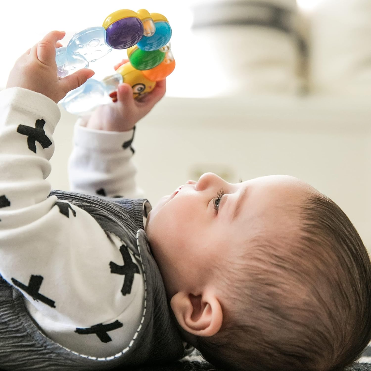 BABY EINSTEIN chladicí a masážní kousátko s chrastítkem HOUSENKA 3 m+