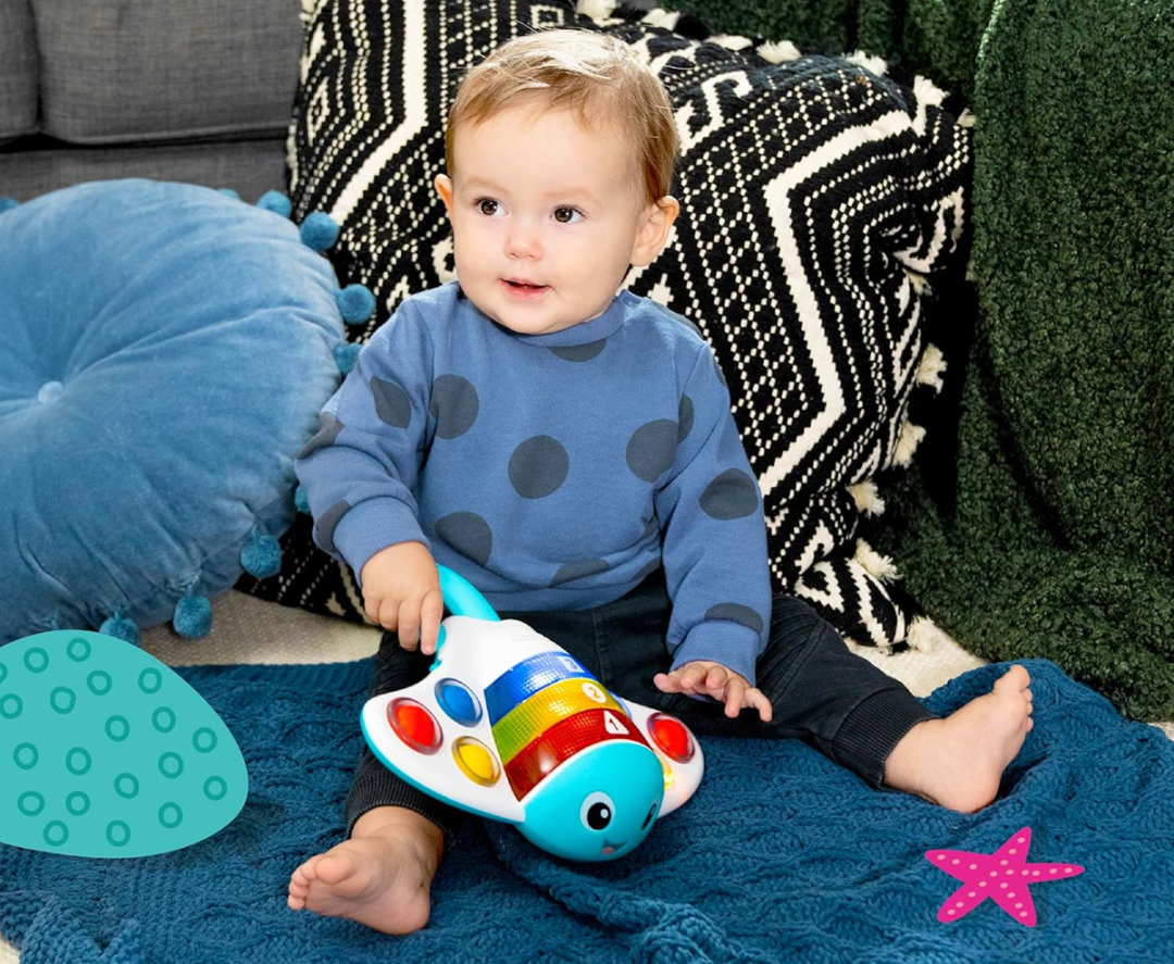 BABY EINSTEIN Pop & Explore pisică de mare interactivă în 3 limbi 6 luni+