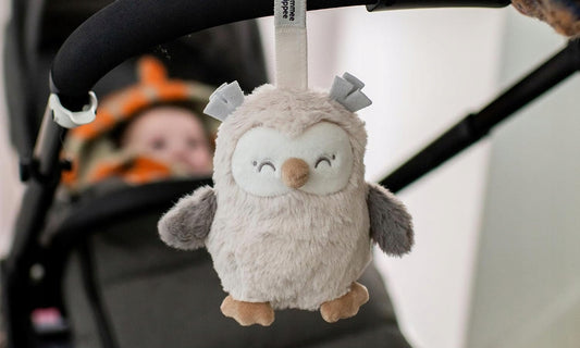 TOMMEE TIPPEE Sowa Ollie ZAWIESZKA z pozytywką i czujnikiem płaczu 15 cm