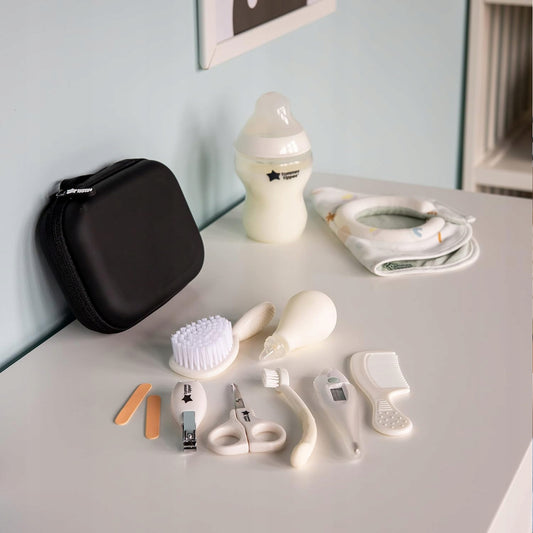 TOMMEE TIPPEE CareProtect set per la cura del bambino 9 pezzi + custodia