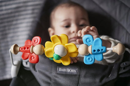 BABYBJORN Flying Friends drewniano-plastikowy pałąk do leżaczka 31 cm
