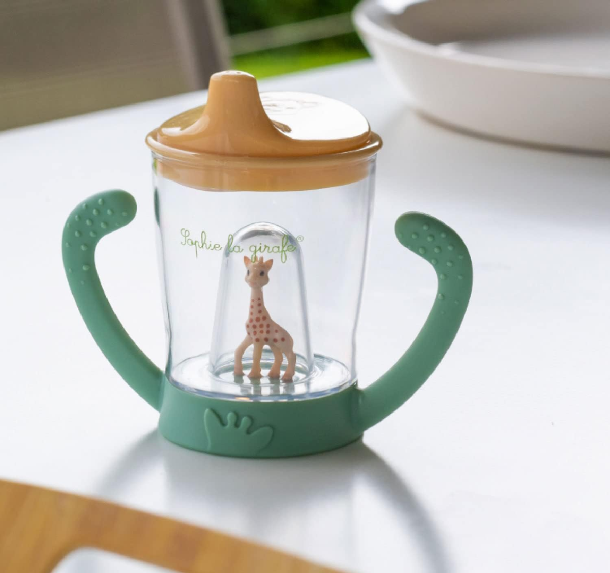 VULLI Sophie la Girafe cană anti-picurare cu gură de scurgere 180 ml 6 luni+