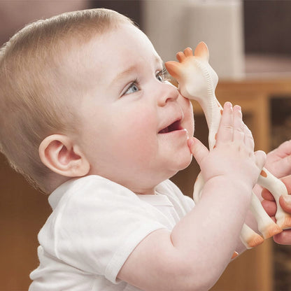 ŽIRAFA SOPHIE hryzadlo z prírodného kaučuku SO PURE 18 CM + prívesok