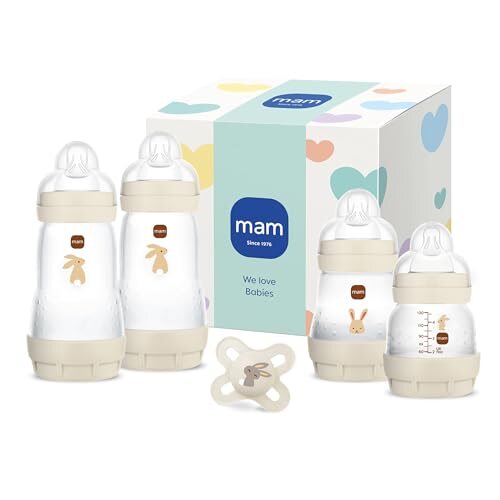 Zestaw MAM Easy Start: cztery butelki z beżowymi elementami i motywami zwierząt, smoczek oraz pudełko.