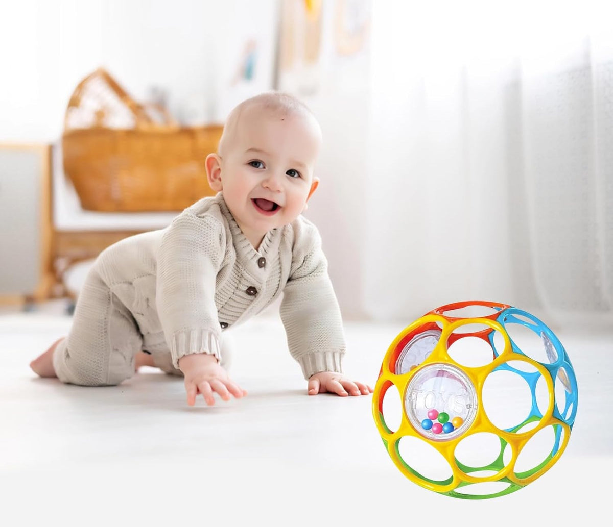 KIKUO Classic Ball, jucărie de dentiție și prindere în formă de minge, cu zornăitoare 11,5 cm