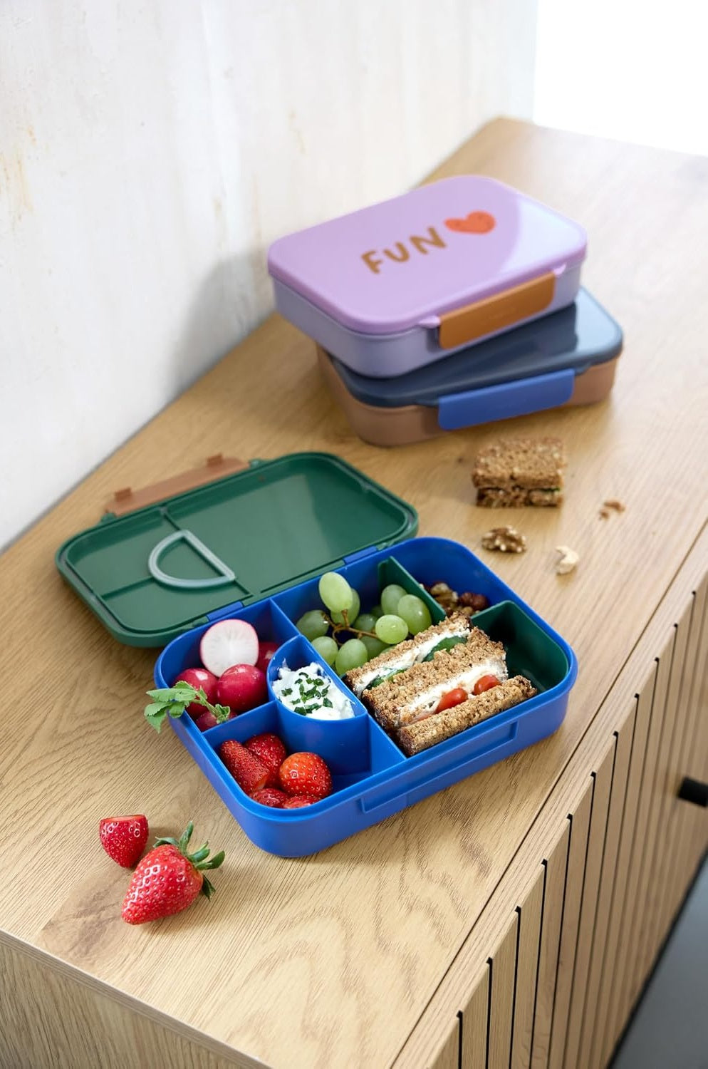 LÄSSIG Bento-Box Brotdose mit Fächern 17 × 21 cm Regenbogen