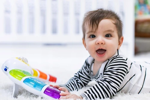 BABY EINSTEIN panou luminos cu zornăitoare, melodii și cuvinte în 3 limbi